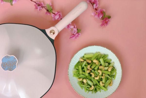 好吃的爆炸的腰果拌芹菜，没有它我就不吃饭