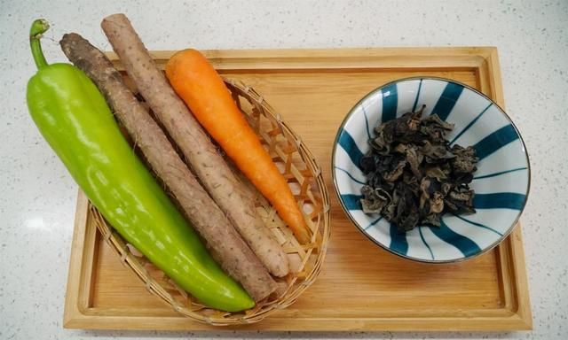 山药和木耳是绝配，建议：条件允许多吃几次，很多人不知道有啥用