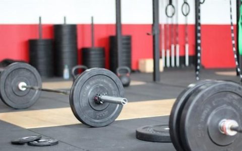 健身器材瘦手臂方法(运动器材家用瘦手臂)