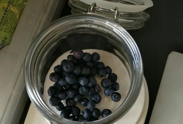 自制蓝莓酒怎么做,蓝莓酒功效与作用图3