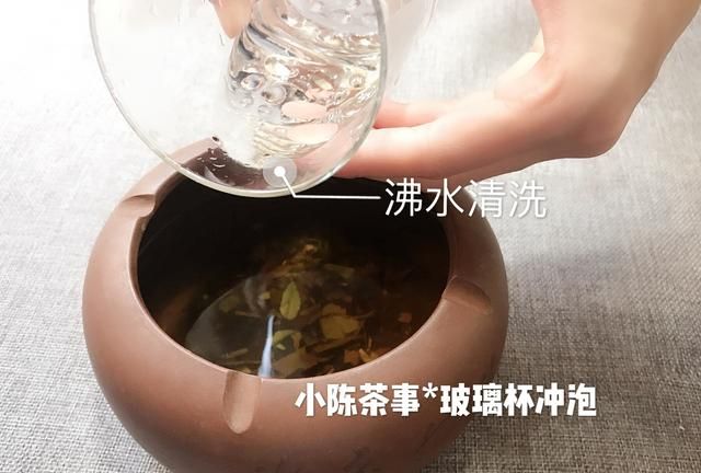 图解玻璃杯冲泡白茶，需要四个步骤，你做对了吗？