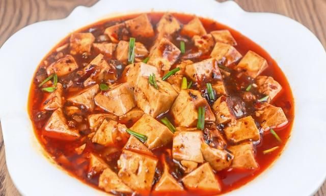 大厨教你麻辣豆腐正宗做法，亮油亮芡，麻辣鲜香，吃不腻的好味道