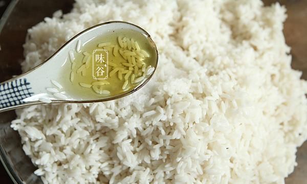 端午将至，粽子飘香，教你地道做法，咸香软糯