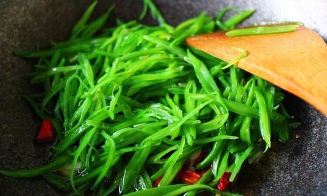 它是“补钙冠军”，补钙比牛奶强3倍，孩子常吃长个变强壮！