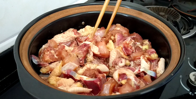 冷天多给家人做这一锅炖鸡，滋补又好吃，一只5斤出锅连汁都吃光