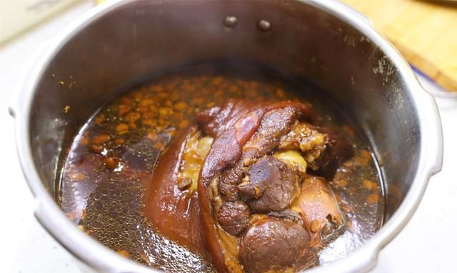 红烧猪肘子高压锅版，不用油炸，45分钟皮酥肉烂，无难度味道香