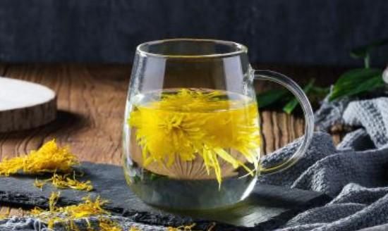 春饮花茶正当时，喝好这4款花茶，养颜降火、解春燥，别喝错