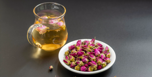 春饮花茶正当时，喝好这4款花茶，养颜降火、解春燥，别喝错