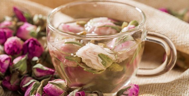 春饮花茶正当时，喝好这4款花茶，养颜降火、解春燥，别喝错