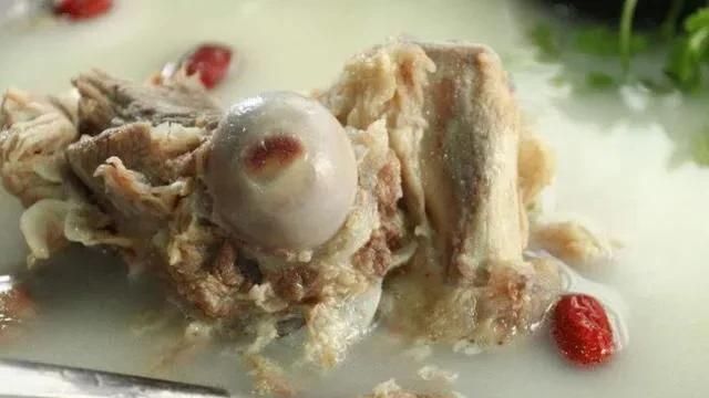 煮完骨头的汤怎么利用(煮完骨头留下的汤怎样利用)图5