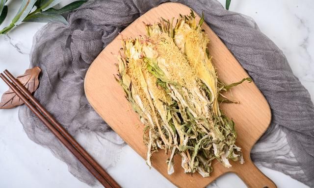 今日靓汤（夏天清心清热解暑可以适量地饮用霸王花猪骨汤）