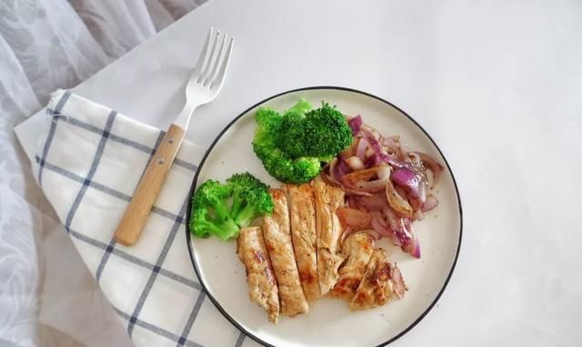 减肥期间别害怕吃肉！这几种肉类吃不胖，还有助于减脂