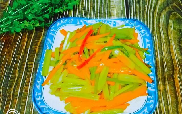 新鲜的红萝卜要怎么炒才好吃,食堂大锅菜红萝卜怎样炒好吃图3