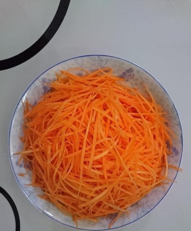 新鲜的红萝卜要怎么炒才好吃,食堂大锅菜红萝卜怎样炒好吃图9