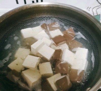 超简单的鸭血豆腐一天不吃就馋，几块钱一斤，特美味