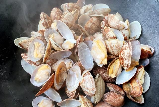 辣炒蚬子怎么做才好吃？记住2点，肉嫩味鲜，和烧烤摊一样好吃