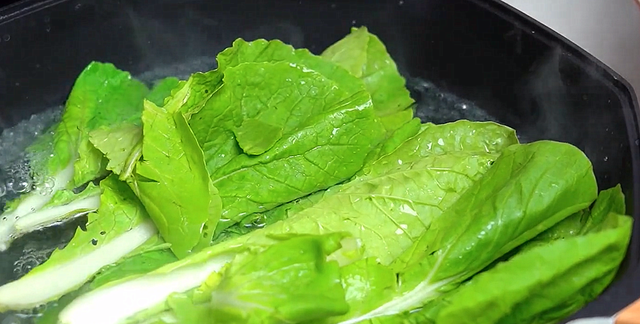 天热出汗多，吃点素馅饺子，营养丰富，清爽不油腻，全家人都爱吃