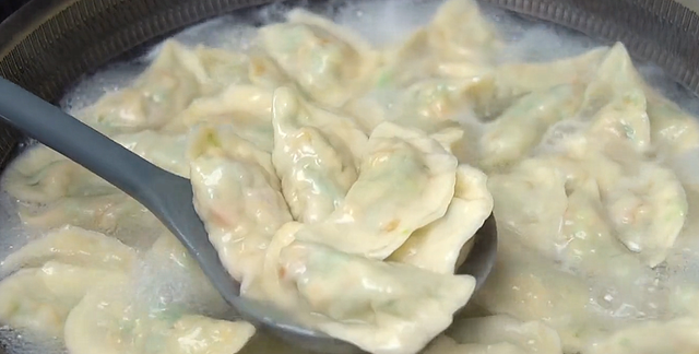 天热出汗多，吃点素馅饺子，营养丰富，清爽不油腻，全家人都爱吃
