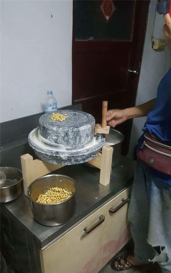早古年代的石磨磨出来的豆浆，和现在的豆浆相比，谁更美味营养