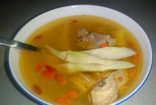 杭州男子买鸳鸯却养成了鸭子，店主：这是鸳鸯鸭！两者有什么不同