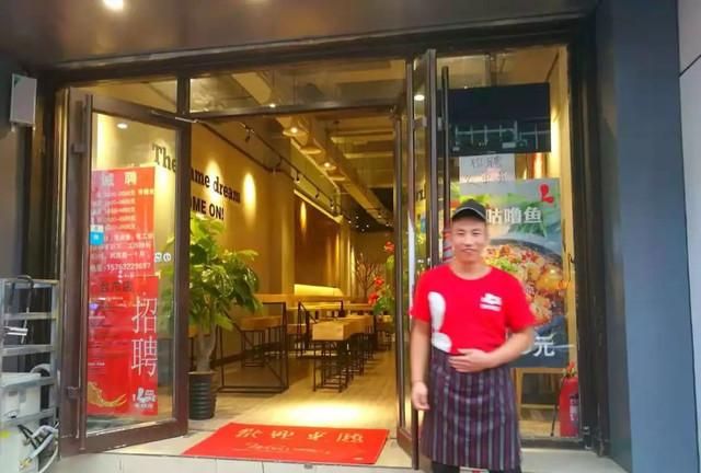 太爽了！用天然养生石锅装的无刺鱼肉好吃，还是个拍照好地方！