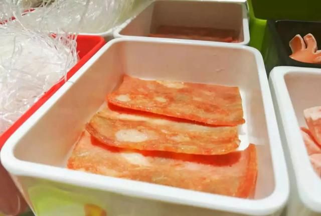 太爽了！用天然养生石锅装的无刺鱼肉好吃，还是个拍照好地方！