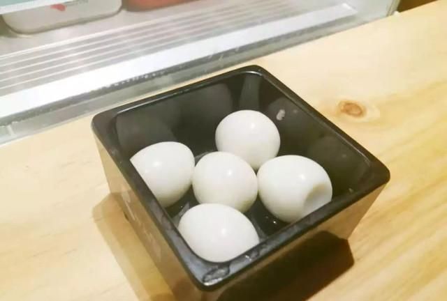 太爽了！用天然养生石锅装的无刺鱼肉好吃，还是个拍照好地方！