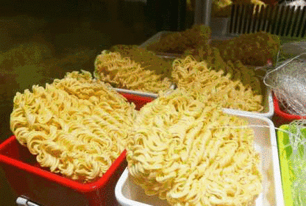 太爽了！用天然养生石锅装的无刺鱼肉好吃，还是个拍照好地方！