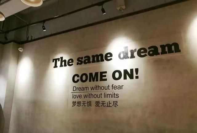 太爽了！用天然养生石锅装的无刺鱼肉好吃，还是个拍照好地方！