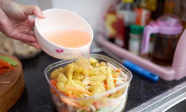 这才是正宗的四川泡椒凤爪！酸酸爽爽好吃到停不下来