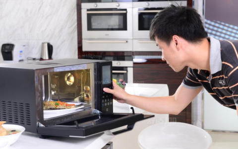 微波炉和光波炉哪个更实用一些(家用微波炉和光波炉有什么区别)