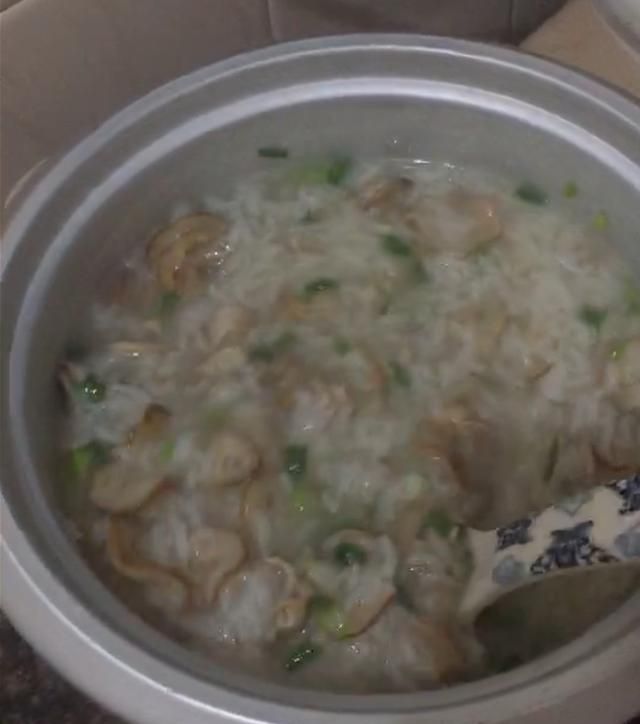 在家五分钟就能做出海鲜刺身，象拔蚌一蚌多吃，味道不输海鲜酒楼