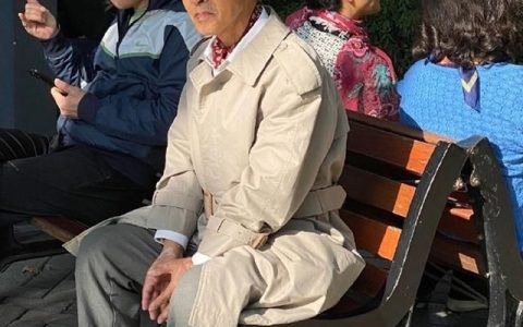 满头白发想剪个减龄又时尚的发型