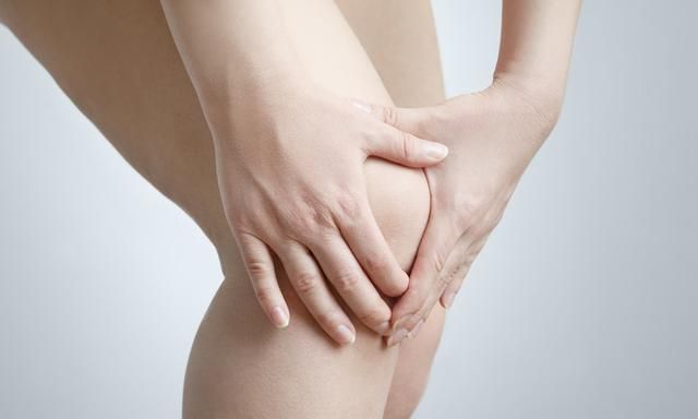 膝关节僵硬就是半月板损伤吗？膝关节半月板损伤要怎么治疗？