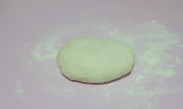 前后不到一小时，外焦里嫩的发面烙饼就上桌了，香喷喷，真好吃