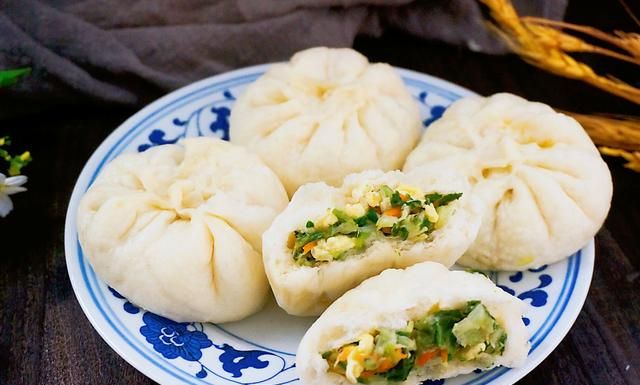 面粉别再只蒸馒头了，5种面食做法，学会了做给家人，好吃又过瘾