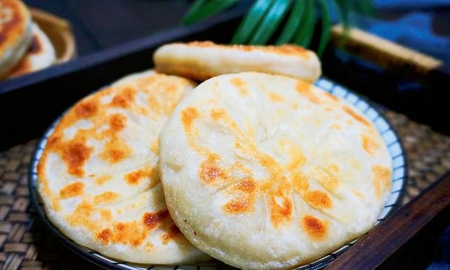 面粉别再只蒸馒头了，5种面食做法，学会了做给家人，好吃又过瘾