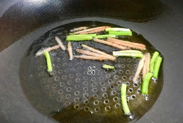 酸萝卜别只当泡菜吃，大厨教你新做法，爽口开胃助消化，全家最爱