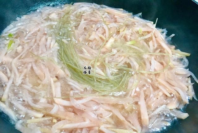 酸萝卜别只当泡菜吃，大厨教你新做法，爽口开胃助消化，全家最爱