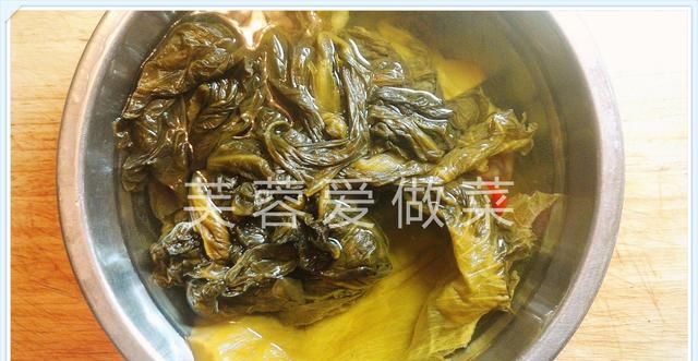 怎样才能让酸菜鱼汤白(怎样做酸菜鱼汤去鱼腥味)图7