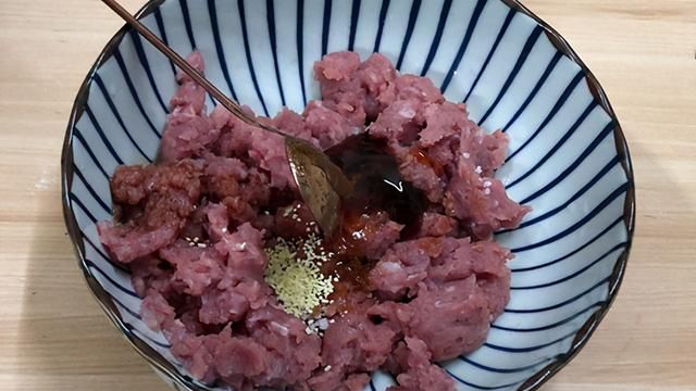从和面到出锅，手把手教你包馄饨，皮薄如纸，馅大味美，实惠营养