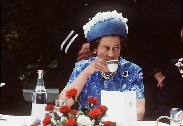 与英国女王共进晚餐时必须遵守的10条规则