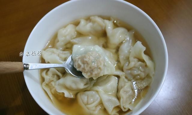 我家包馄饨，从不买馄饨皮！晒出馄饨皮做法，网友：太简单了