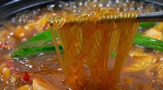 白菜炖粉条怎么做(白菜猪肉炖粉条子)图1