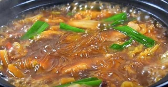 白菜炖粉条怎么做(白菜猪肉炖粉条子)图2