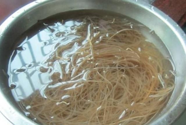 白菜炖粉条怎么做(白菜猪肉炖粉条子)图5