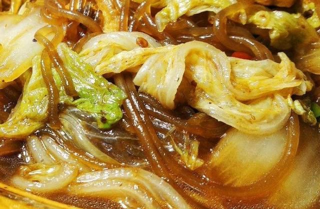 白菜炖粉条怎么做(白菜猪肉炖粉条子)图6