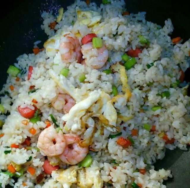 虾仁蛋炒饭怎么做的美味可口呢图5