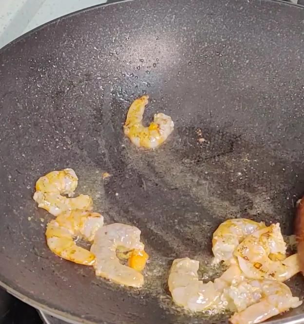 虾仁蛋炒饭怎么做的美味可口呢图11