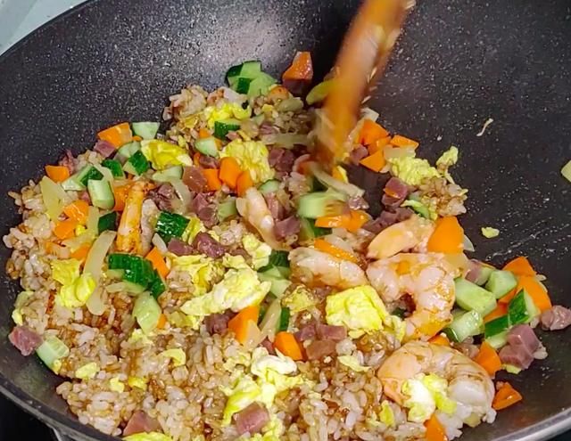 虾仁蛋炒饭怎么做的美味可口呢图14